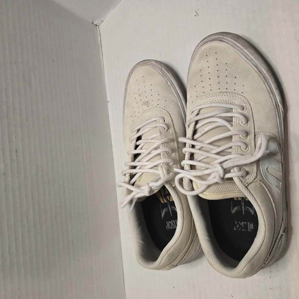 Etnes‎ White Sneakers with Textured Upper and Cushioned Sole
